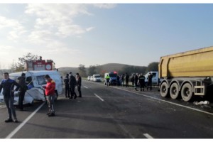 Tekirdağ'da TIR, minibüse çarptı: 1 ölü, 2 yaralı