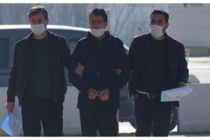 Atatürk büstünü söküp çöp kutusuna attı