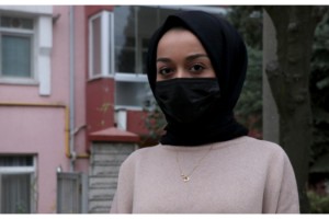 Başörtülü kadın, 'Türban bana batıyor' diyen komşudan şikayetçi oldu