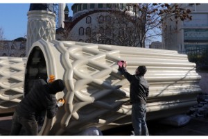 Cami minareleri, üzerine fiberglas parçalar monte edilerek yenileniyor