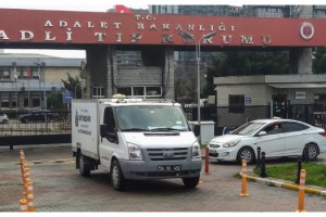 Evinde ölü bulunan 14 yaşındaki kızın cenazesi Adli Tıp Kurumu'ndan alındı