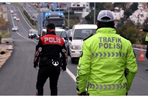 Kar yağışının olduğu Tekirdağ'da, kış lastiği denetimi