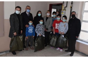 Keşan'da, 'Sevgi Evi'nde kalan çocuklara yeni yıl hediyesi