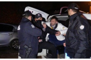 Kısıtlamada polisten kaçarken motosikletli kuryeye çarpan alkollü sürücüye 11 bin lira ceza