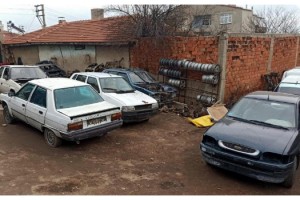 Oto hırsızlığından tutuklu bulunan kişinin oto galerisinde çalıntı otomobiller ele geçti