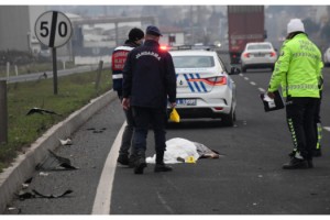 Yolun karşısına geçmek isterken otomobil altında kaldı