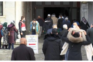 Ayasofya'da yılın ilk cumasında turist yoğunluğu