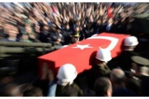 Diyarbakır’da teröristlerle çatışma çıktı: 1 şehit, 2 yaralı