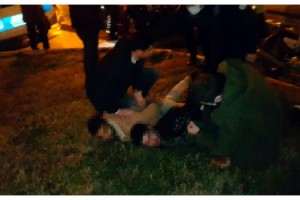 Havaya ateş açıp polisten kaçan 2 şüpheli, kovalamaca sonucu yakalandı