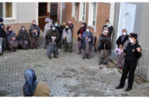 Jandarma kadınlara KADES uygulamasını tanıttı