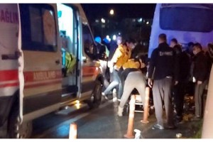 Kaza yapan kurye ağır yaralandı