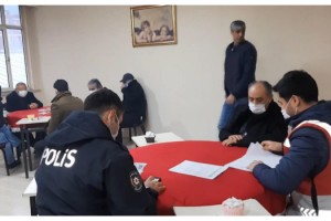 Kısıtlamaları 3 kez ihlal eden kahvehane yine basıldı, sahibi "Koronavirüse inanmıyorum" dedi