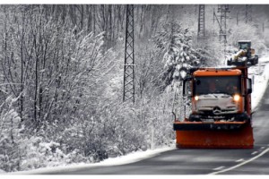 Orman işçilerine kar engeli