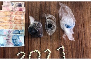 Otomobilin yakıt deposu kapağında uyuşturucu bulundu