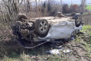 Takla Atan Otomobilden Yaralı Olarak Kurtuldu