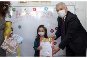 Tekirdağ'da karneleri Vali Yıldırım dağıttı