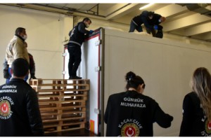 Arnavutluk'tan gelen TIR'da 30 milyon lira değerinde 230 kilo esrar ele geçirildi