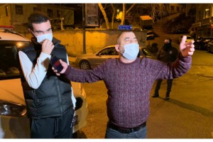 İhbar üzerine durduruldu, gazetecilere "Böyle çek de bari şeklimiz olsun" dedi