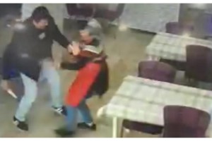 İndirim istediği dönerci kadını öldüren zanlı, 7 yıl önce de babasını öldürmüş