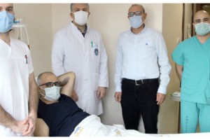 Karnın altında bulunan böbrekteki tümör, ilk kez uygulanan yöntemle alındı