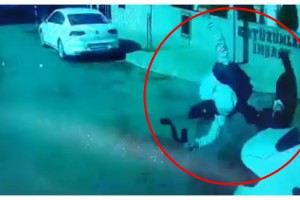 Tekirdağ'da 1'i ağır 2 yayanın yaralandığı kaza kamerada