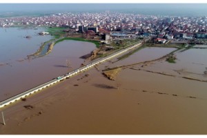 'Turuncu alarm' verilen Ergene Nehri taştı