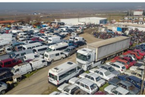 Yedieminde parkında yer kalmadı, çürüyen araçların ekonomiye kazandırılması isteniyor
