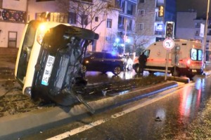 Babasından izinsiz aldığı otomobille kaza yaptı: 2 yaralı