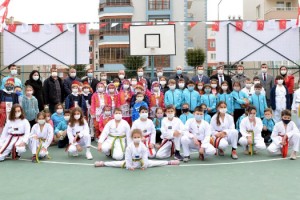 Hüseyin Pehlivan İlkokulu çok amaçlı spor sahası törenle açıldı