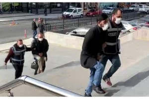 Telefon dolandırıcılarını buluşmaya çağırdığı parkta yakalattı