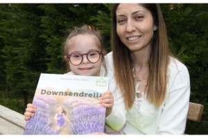 Down sendromlu kızı için ‘Downsendrella’ adlı kitap yazdı