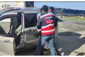 Jandarmanın nefes kesen uyuşturucu operasyonu kamerada: 41 kilo eroin ele geçirildi