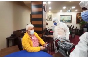 Karantinada olması gereken kişi, kumar oynarken yakalandı