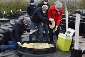 Turşu Tankında Görüntü Paylaşılan İşletme Mühürlenerek Faaliyetten Men Edildi