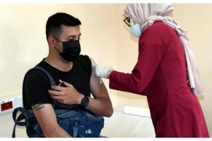 Doç. Dr. Altıntaş: Aşı oldum rehavetine kapılıp, maskeyi çıkarmayın