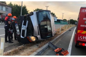 Kaçak göçmenleri taşıyan kamyonet, traktörle çarpıştı: 1 ölü, 2 yaralı
