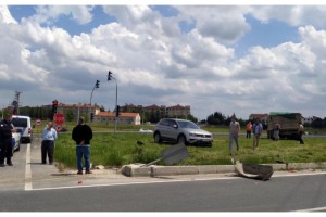 Kamyonla otomobil çarpıştı: 2 yaralı