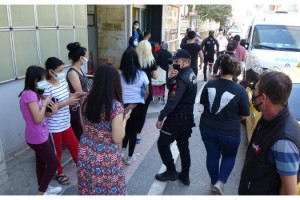 Markete çocuklarıyla gidenlere ceza