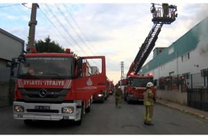 Silivri'de araç farı üretilen fabrikadaki yangın 7 saatte söndürüldü