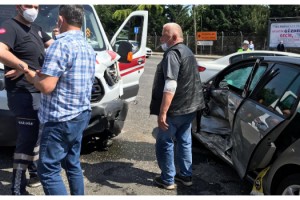 Tekirdağ'da ambulansla otomobil çarpıştı: 1 yaralı