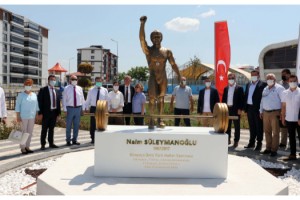 Edirne'de Naim Süleymanoğlu'nun heykelinin bulunduğu park açıldı