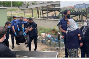 Ev sahibi ölü buldu, annesi gözyaşı döktü