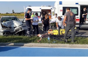 Kazada yaralanıp yerde yatan kurye, sağlığını unutup arkadaşına teslimat bilgilerini verdi