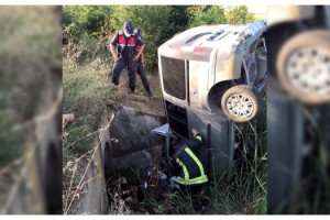 Menfeze düşen hafif ticari araçtaki 2 kişi öldü