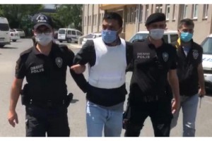 Sokakta karşılaştığı husumetlisini tabanca ile öldürdü