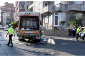 Su almaya gitti, çöp kamyonunun altında kalarak öldü