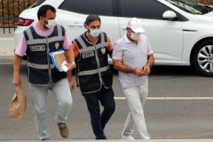 Boşandığı eşini takip edip, bıçaklayarak öldürdü