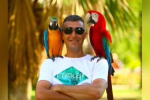 Kayıp olarak aranıyordu, yanında ekmek bıçağıyla ölü bulundu