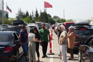 Yangında otellerinden tahliye edilen gurbetçiler buruk şekilde dönüşe geçti