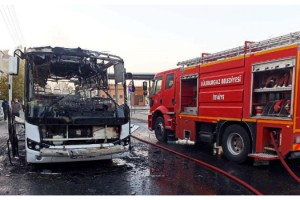 Lüleburgaz'da fabrika işçilerini taşıyan otobüs yandı